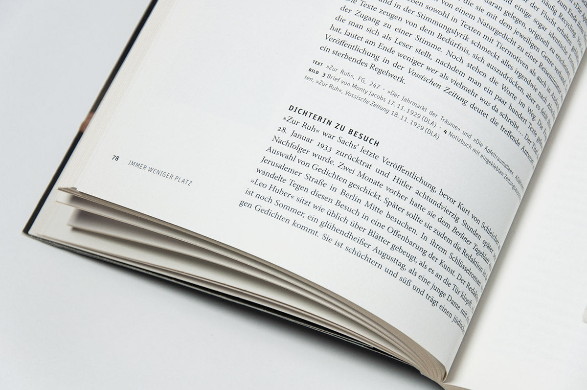 Das aufgeschlagene Buch "Nelly Sachs. Flucht und Verwandlung" zeigt das Layout