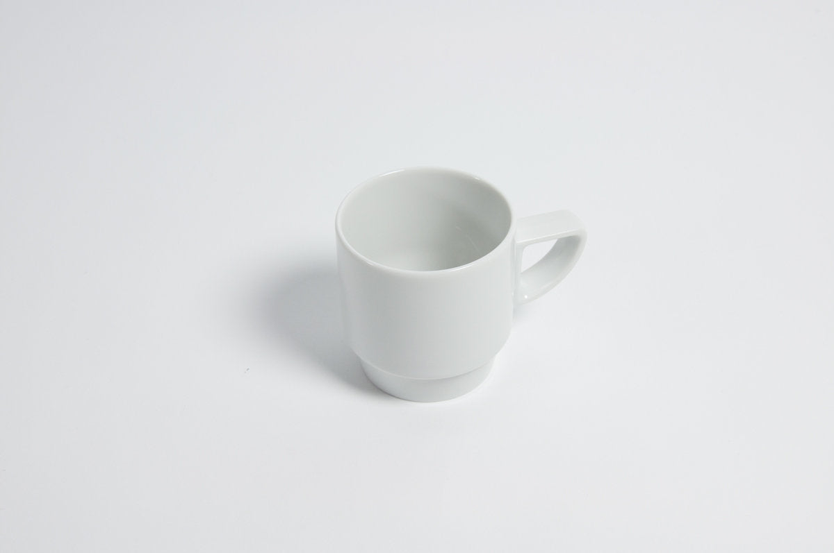 Mittelhoher Becher mit Henkel mit 64 mm Höhe